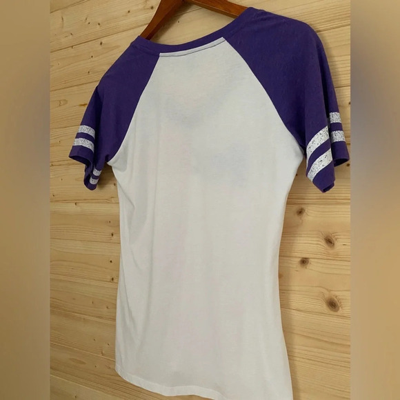 NEW RAGLAN Women’s Small White Purple Orange Logo V-Neck Tee - Picture 4 of 8